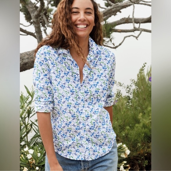 Frank & Eileen Tops - Frank & Eileen Blue and White Berry Crinkle Cotton Floral Button Down Shirt